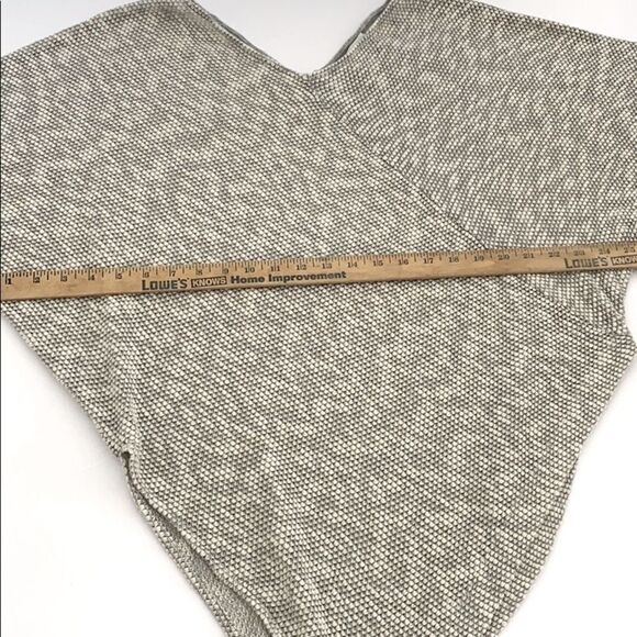 Vince Camuto Sweater Knit Poncho EUC L/XL - Picture 11 of 12